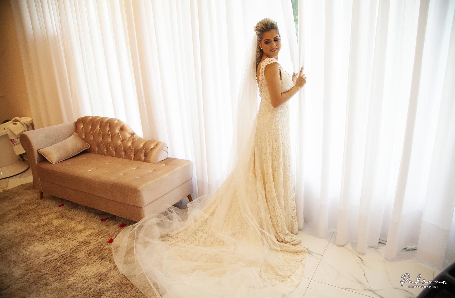 Foto Vestido de Noiva: como escolher o modelo perfeito pro grande dia? Foto Vestido de Noiva: como escolher o modelo perfeito pro grande dia? - Imagem 13
