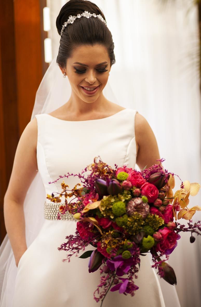 Foto Vestido de Noiva: como escolher o modelo perfeito pro grande dia? Foto Vestido de Noiva: como escolher o modelo perfeito pro grande dia? - Imagem 16