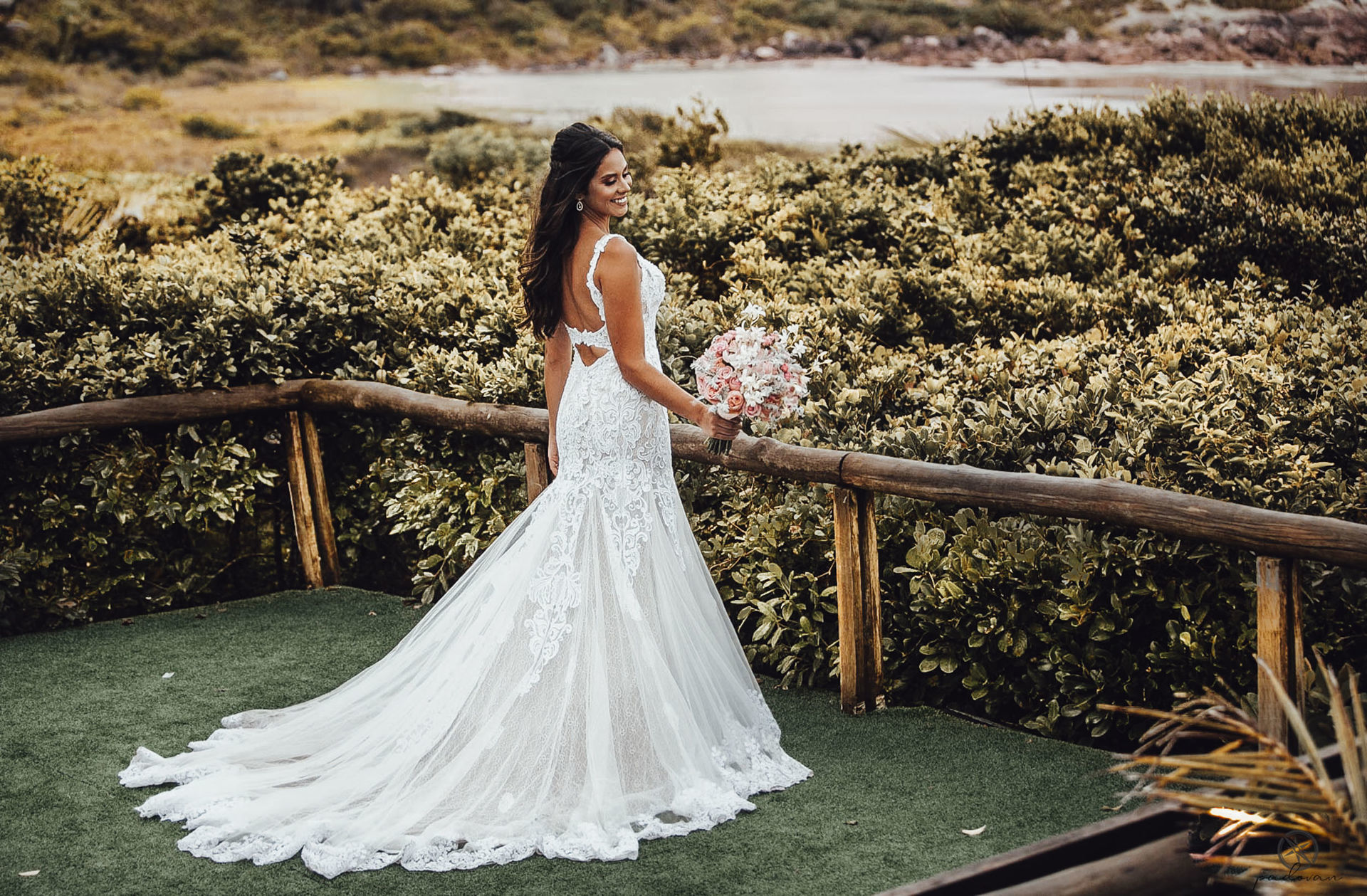 Foto Vestido de Noiva: como escolher o modelo perfeito pro grande dia? Foto Vestido de Noiva: como escolher o modelo perfeito pro grande dia? - Imagem 18